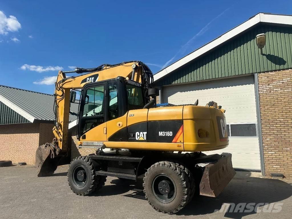 CAT M316D Gumikerekes kotrók
