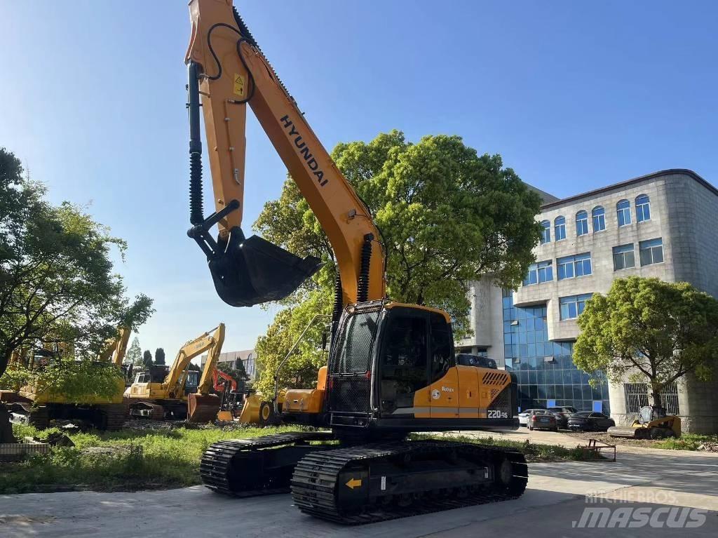 Hyundai R220-9S Gumikerekes kotrók