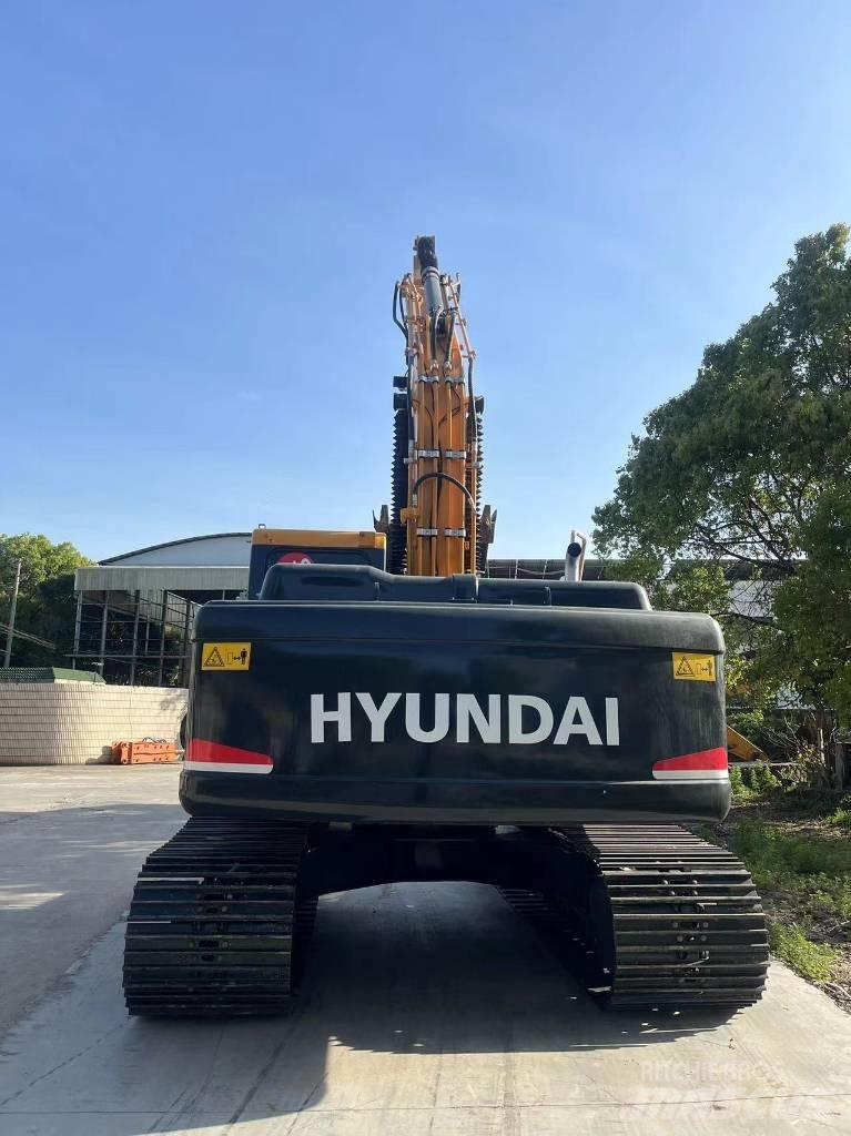 Hyundai R220-9S Gumikerekes kotrók