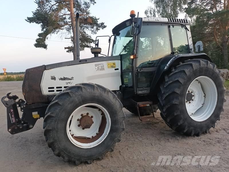 Valmet 8100 Traktorok