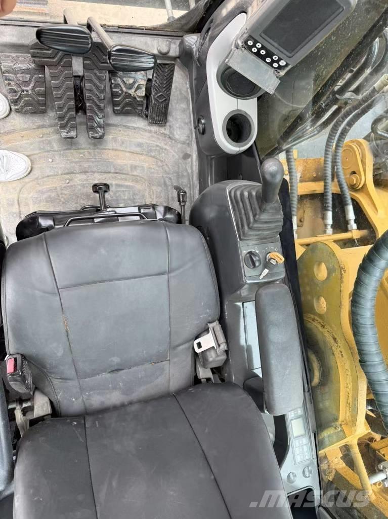 CAT 330 D L Lánctalpas kotrók