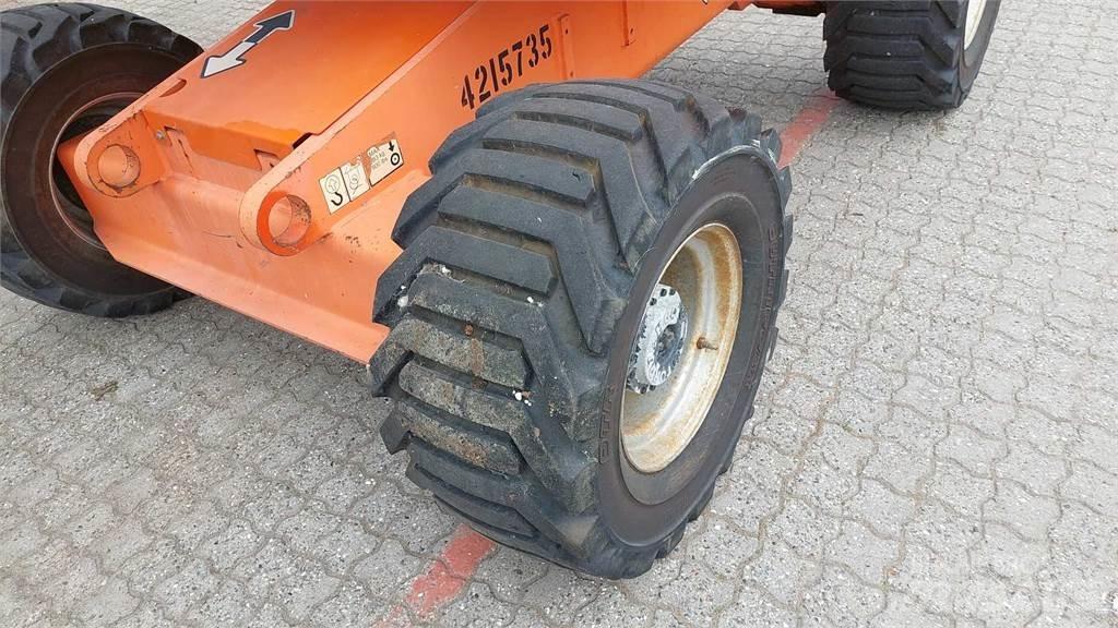 JLG 450AJ Karos emelők