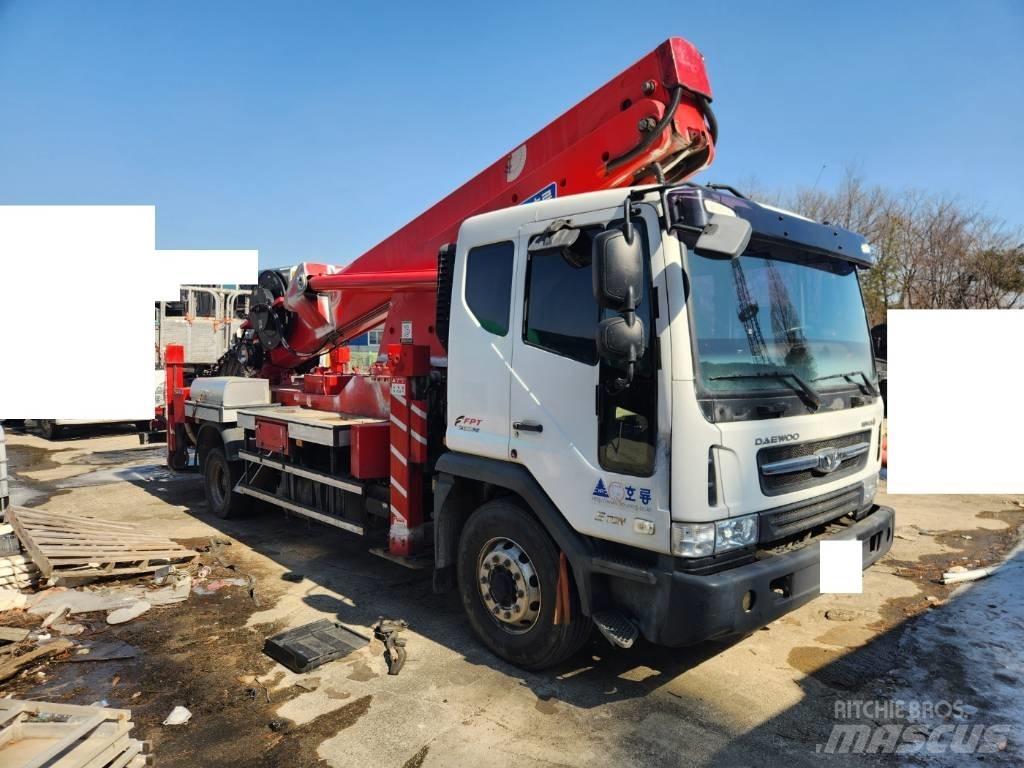 Horyong SKY450 Teherautóra szerelt emelők és állványok