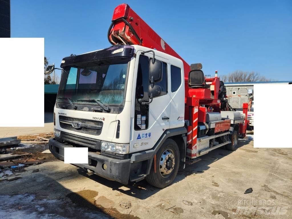 Horyong SKY450 Teherautóra szerelt emelők és állványok