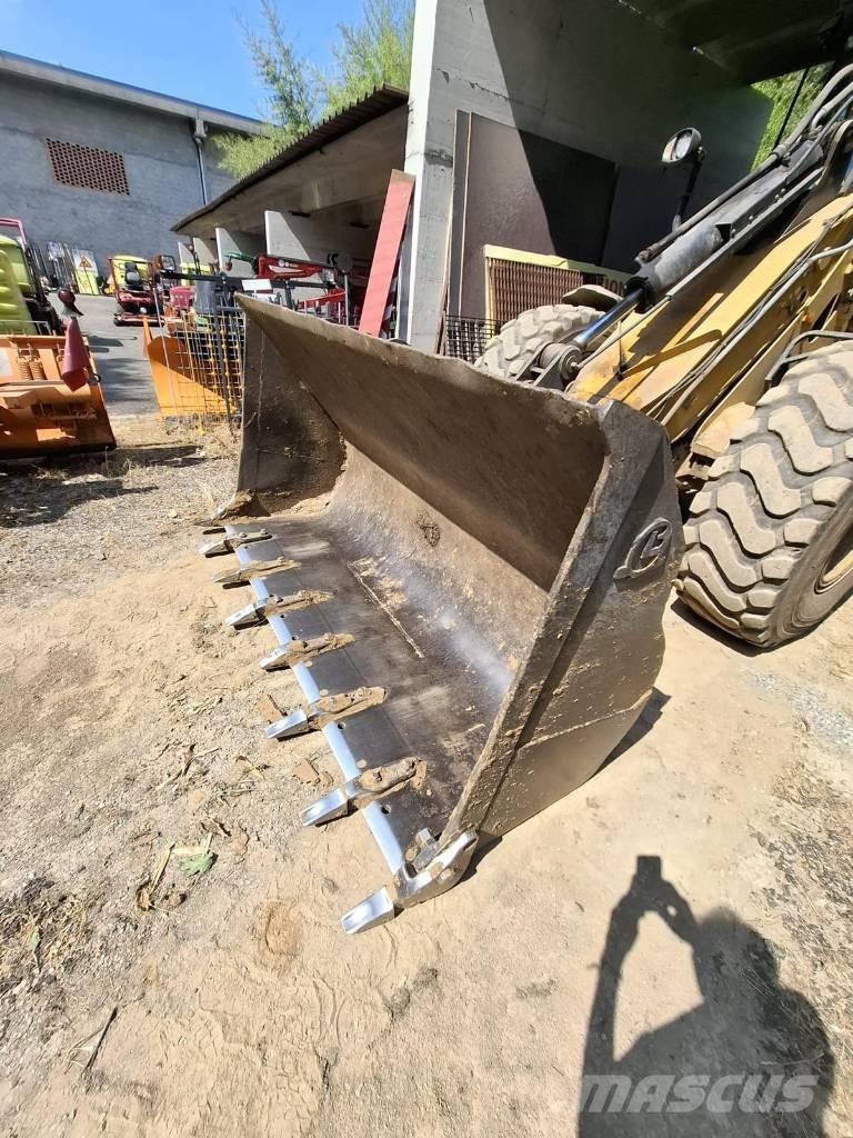 CAT 930 G Gumikerekes homlokrakodók