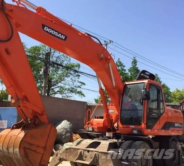 Doosan DH210W\ Gumikerekes kotrók