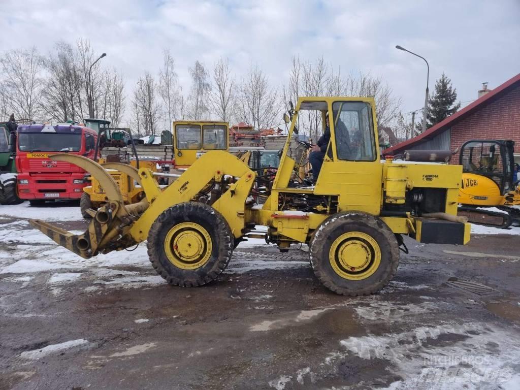  Ł 200 Ładowarka Gumikerekes homlokrakodók