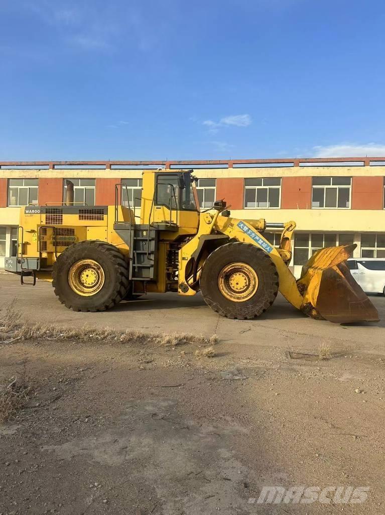 Komatsu WA 600-6 Gumikerekes homlokrakodók