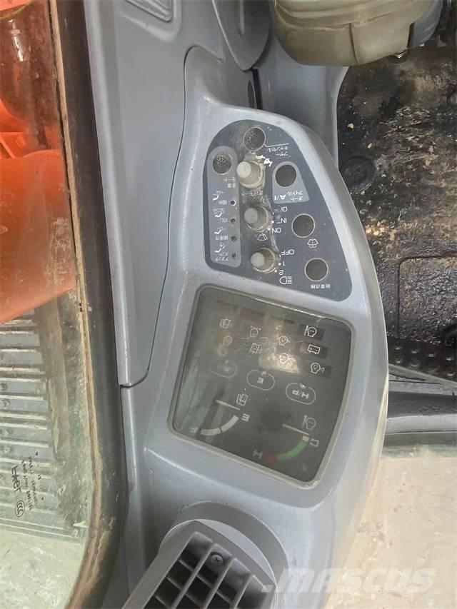 Hitachi EX120 Lánctalpas kotrók