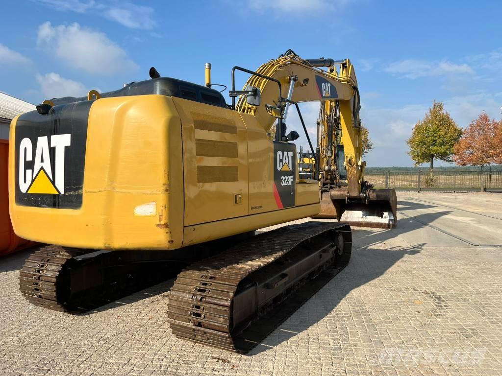 CAT 323 F L Lánctalpas kotrók