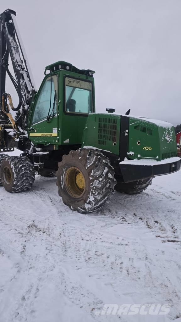 John Deere 770 D Betakarítók