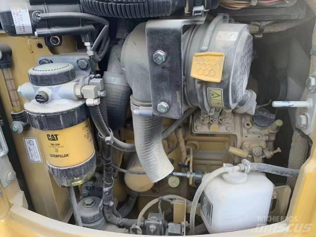 CAT 301.7 Mini kotrók < 7t