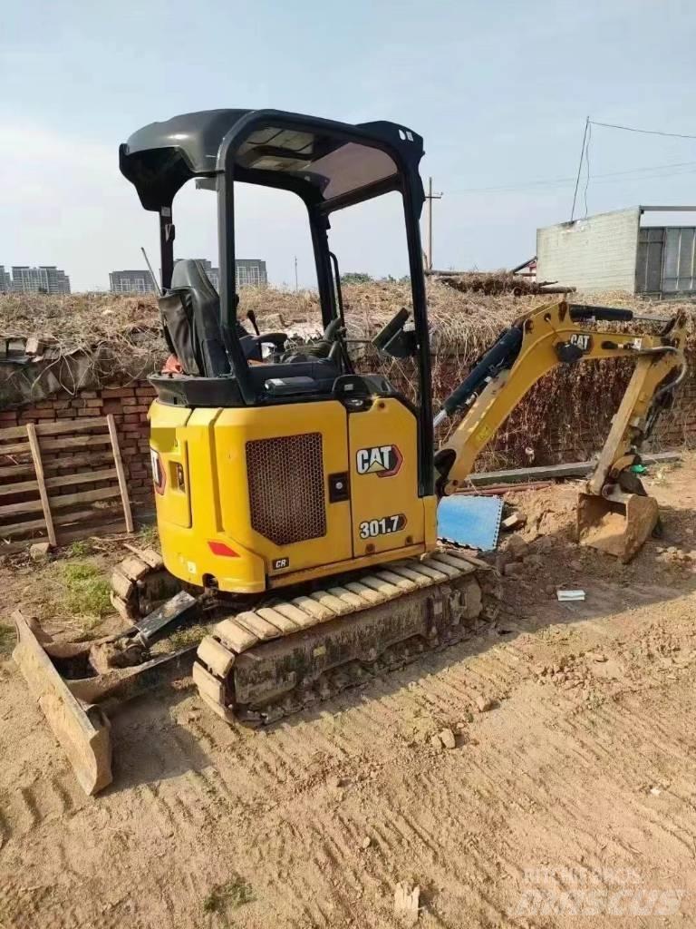 CAT 301.7 Mini kotrók < 7t