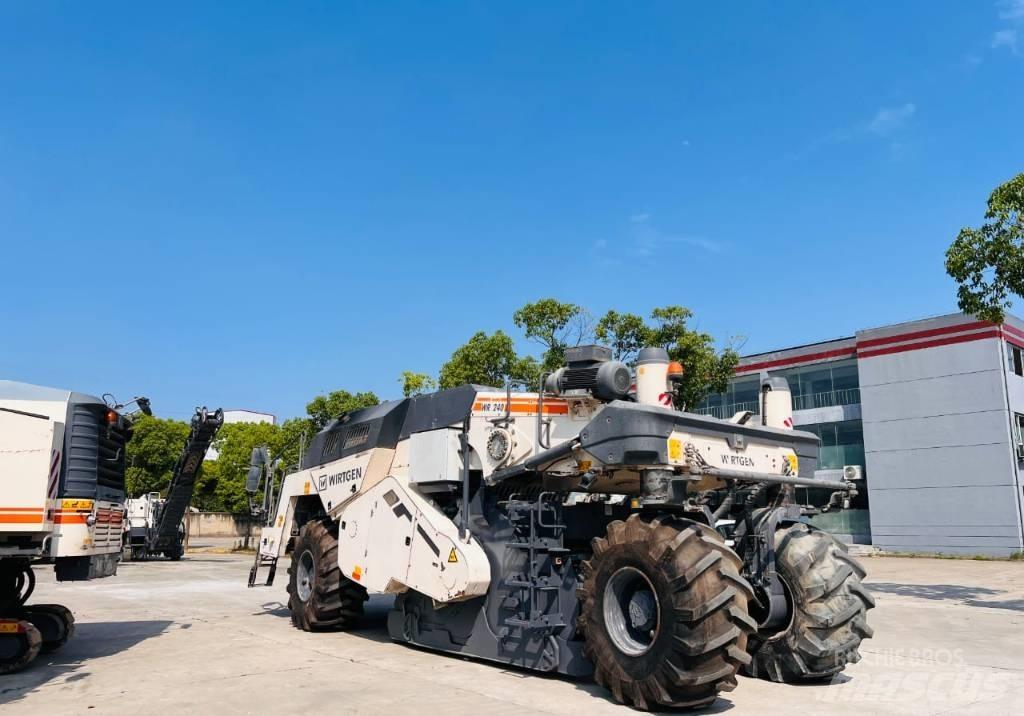 Wirtgen WR 240 Aszfalt aprítók