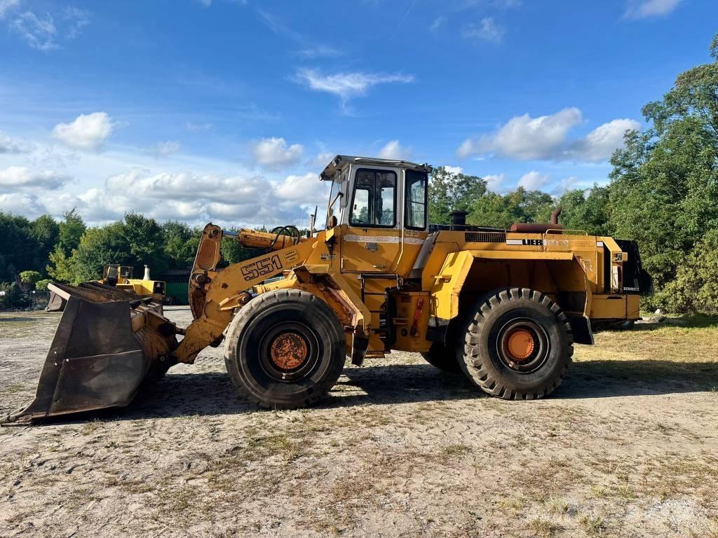 Liebherr L 551 Gumikerekes homlokrakodók