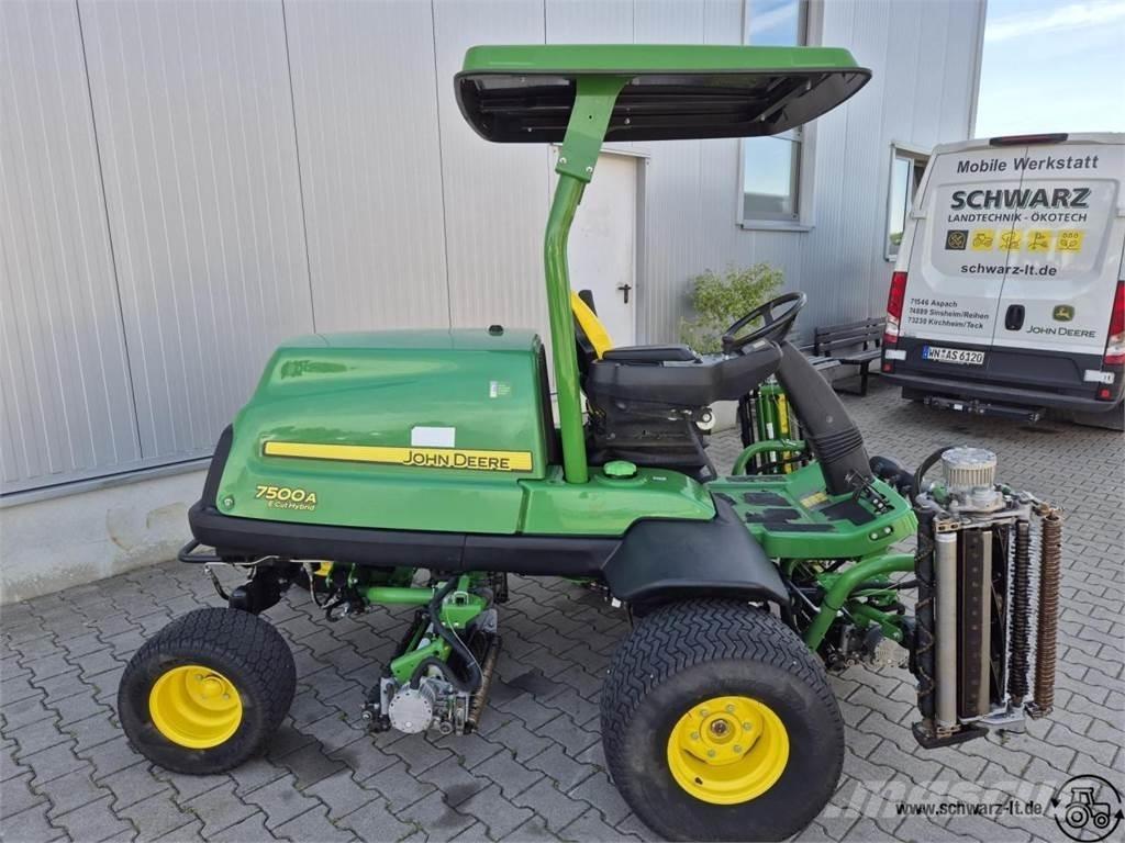 John Deere 7500A Golfkocsik