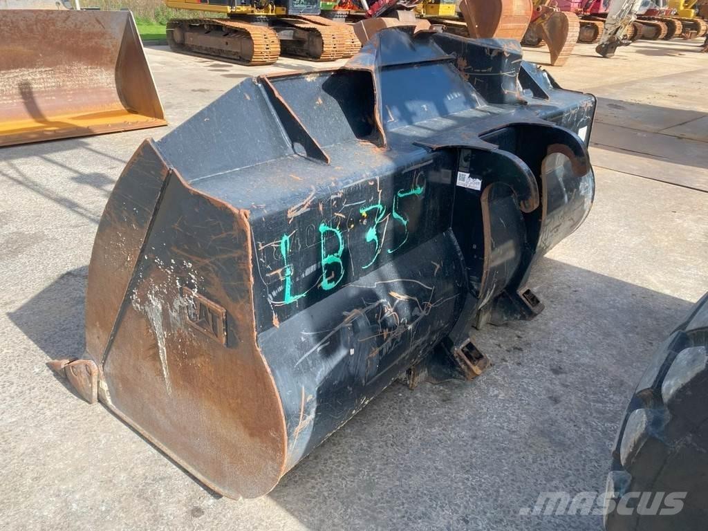 CAT 938M NVT Gumikerekes homlokrakodók