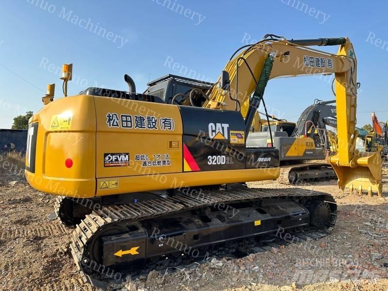 CAT 320D2 Lánctalpas kotrók