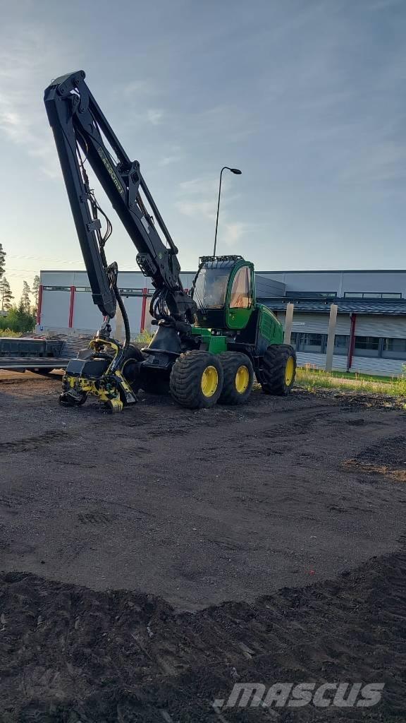 John Deere 1270 E Betakarítók