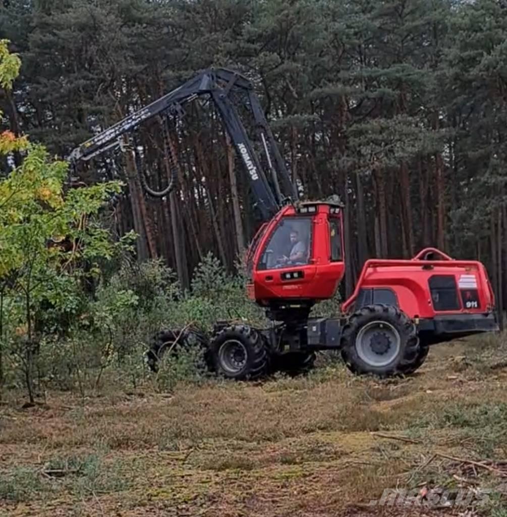 Komatsu 911.6 Betakarítók