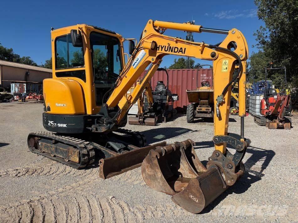 Hyundai R25Z-9 AK Mini kotrók < 7t
