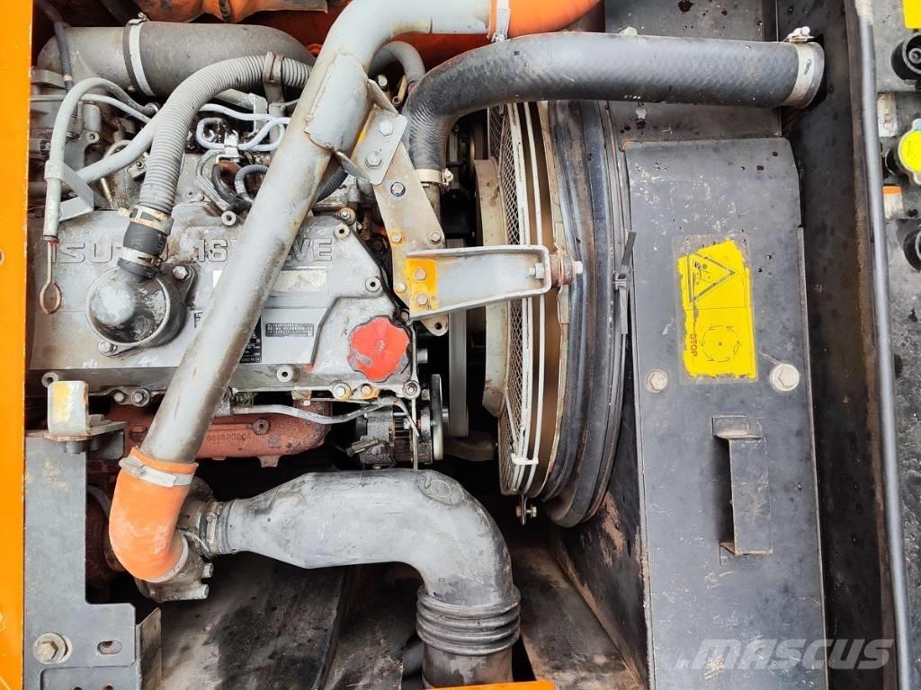 Hitachi ZX 210 W-3 Gumikerekes kotrók
