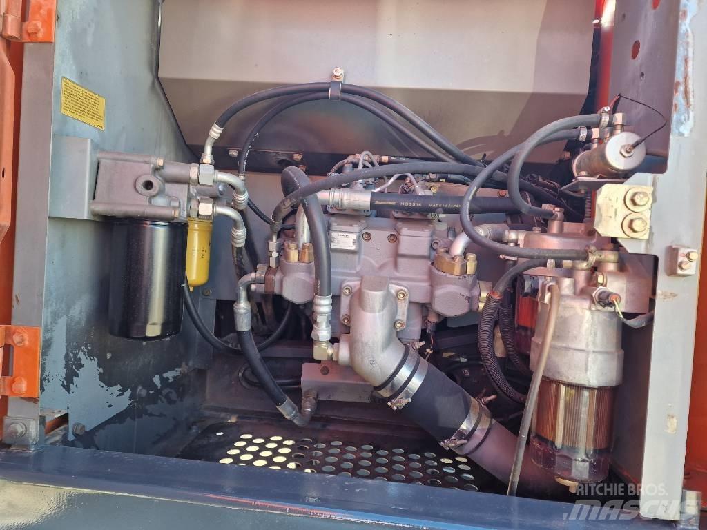 Hitachi ZX 210-3 Lánctalpas kotrók