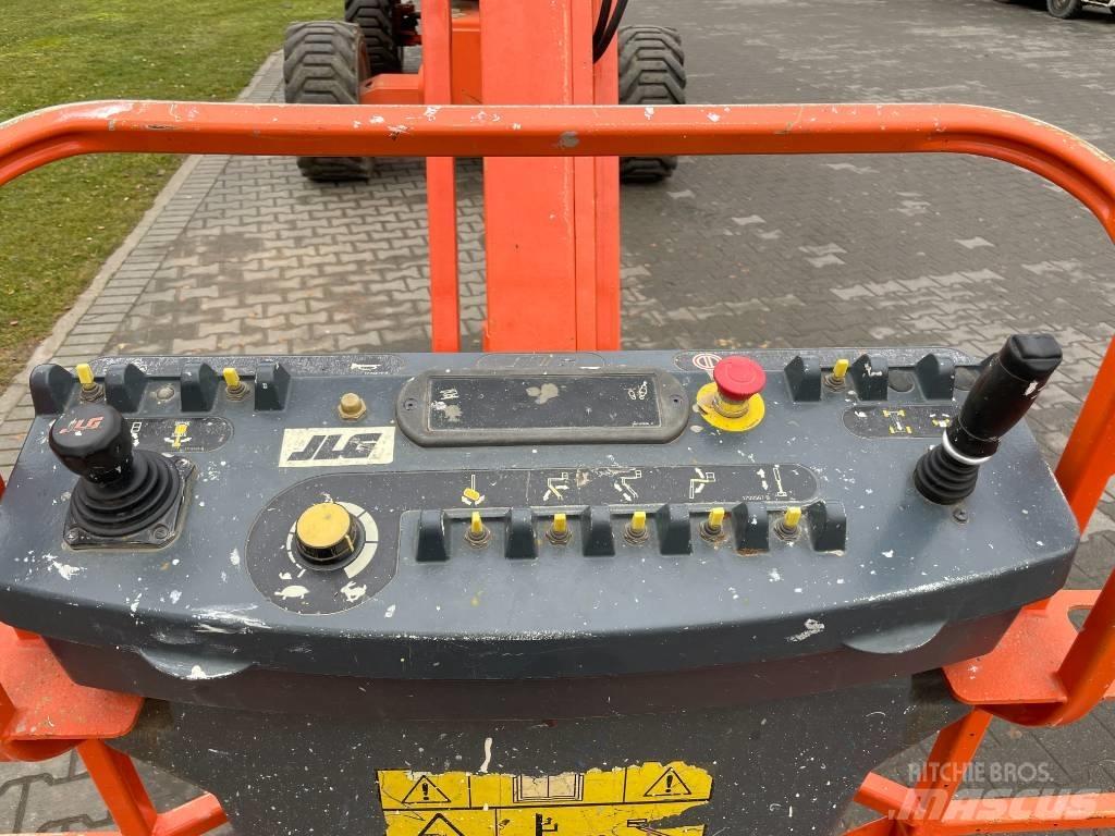 JLG 800 AJ Karos emelők