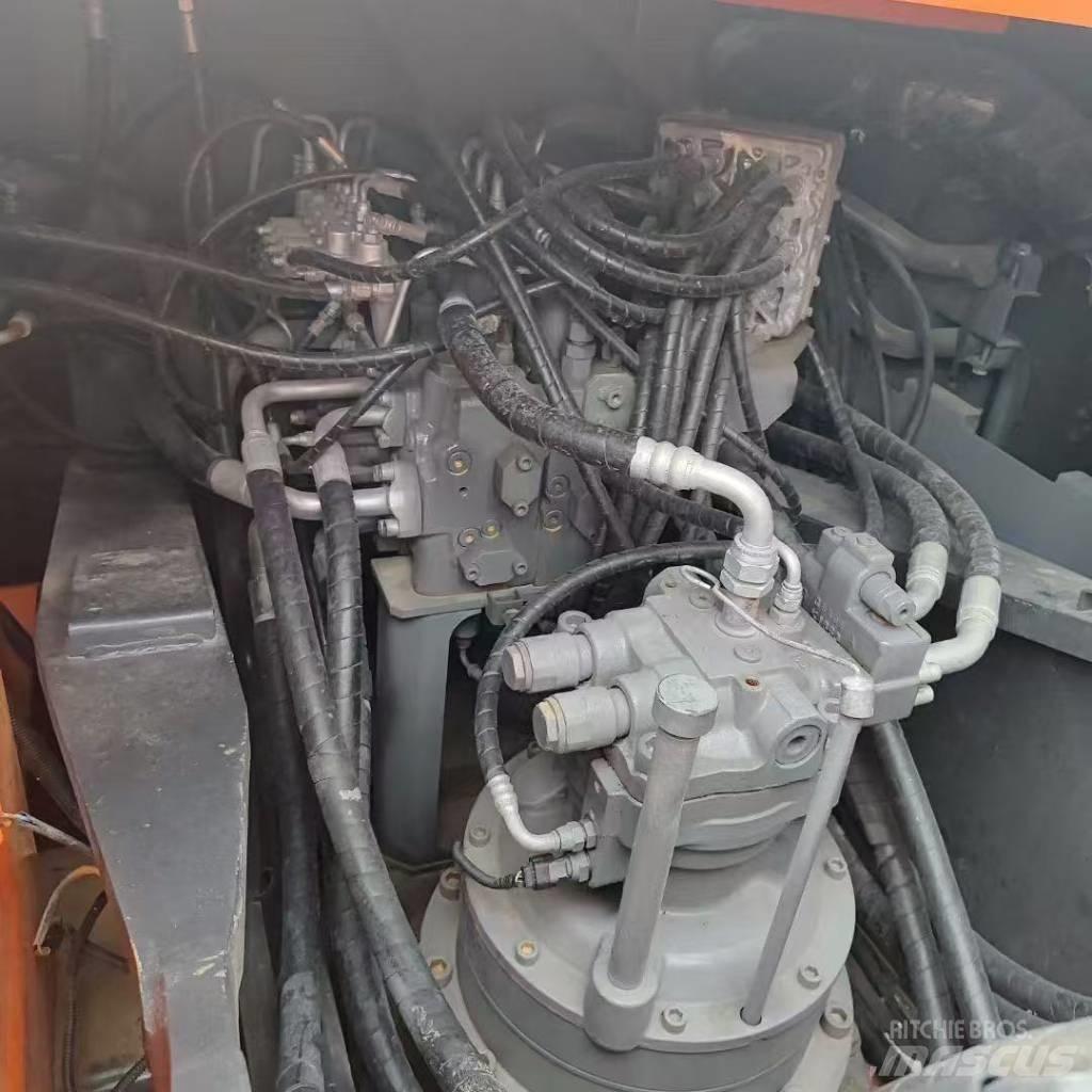 Hitachi 240-3 Lánctalpas kotrók