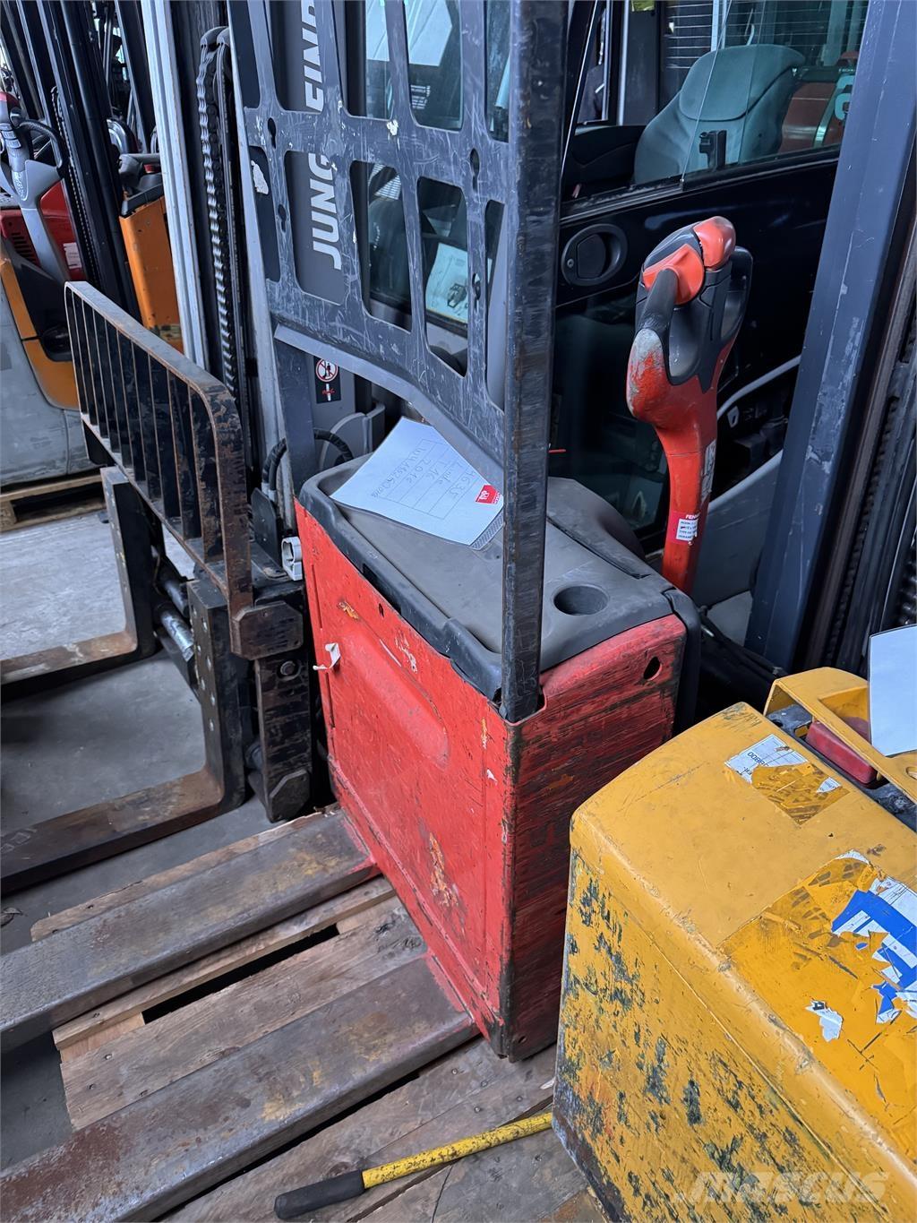 Linde T16 Gyalogkíséretű targonca