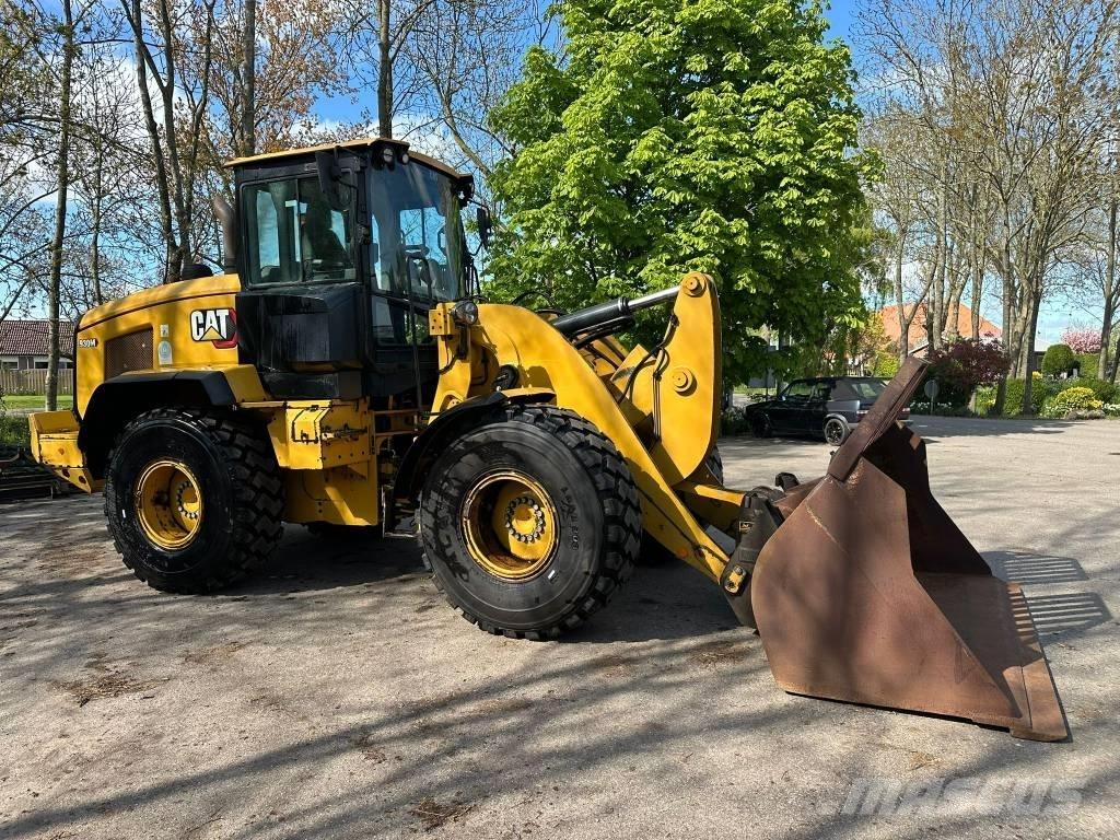 CAT 930 M Gumikerekes homlokrakodók
