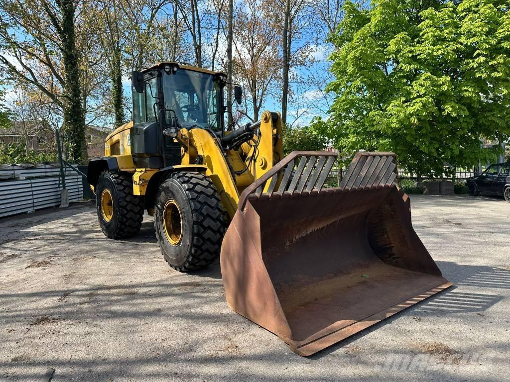 CAT 930 M Gumikerekes homlokrakodók