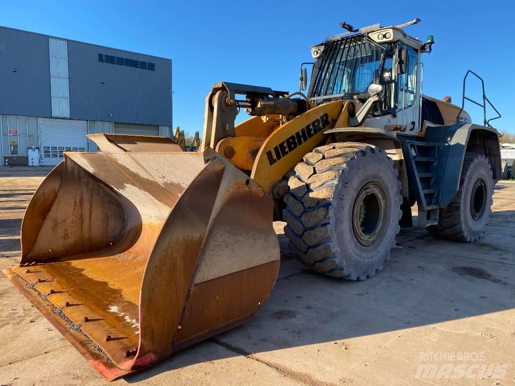 Liebherr L 586 Gumikerekes homlokrakodók
