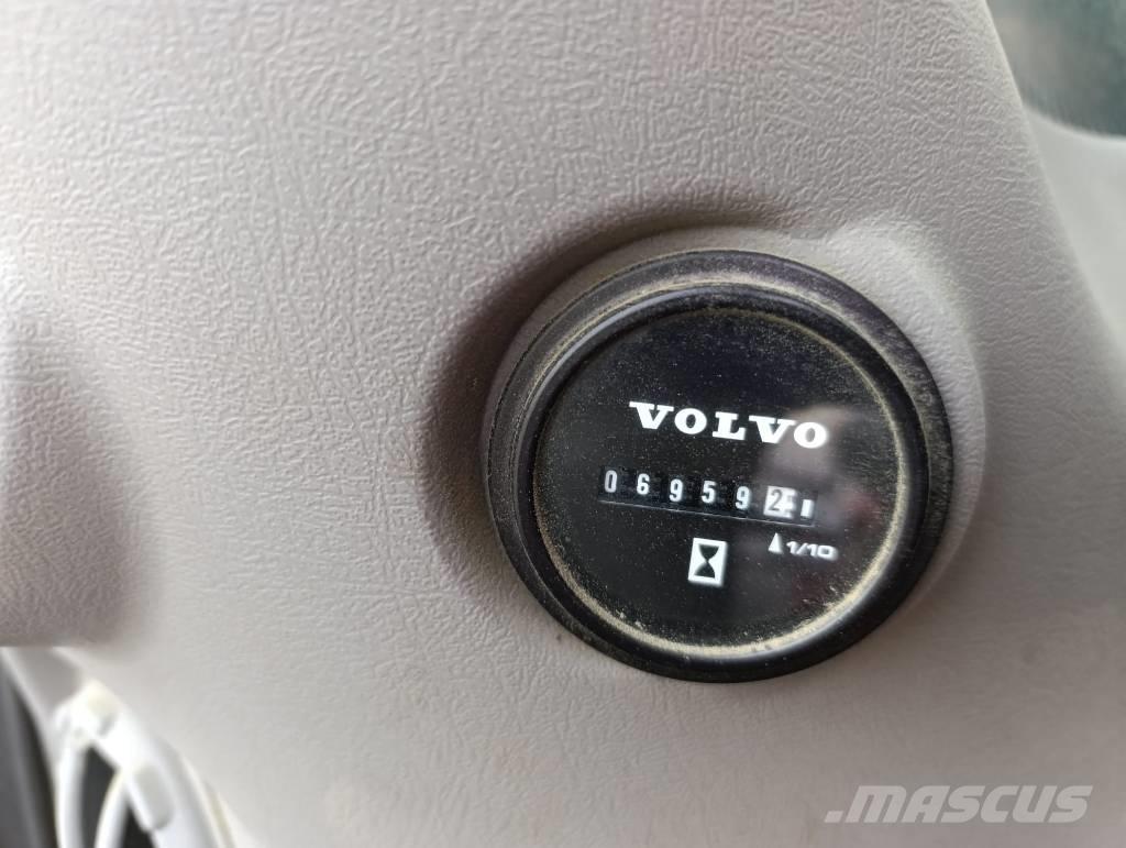 Volvo EW 210 D Gumikerekes kotrók