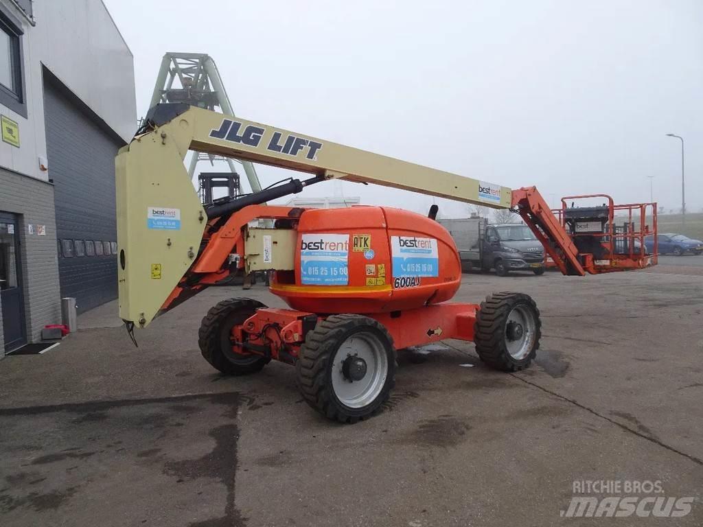 JLG 600AJ Karos emelők