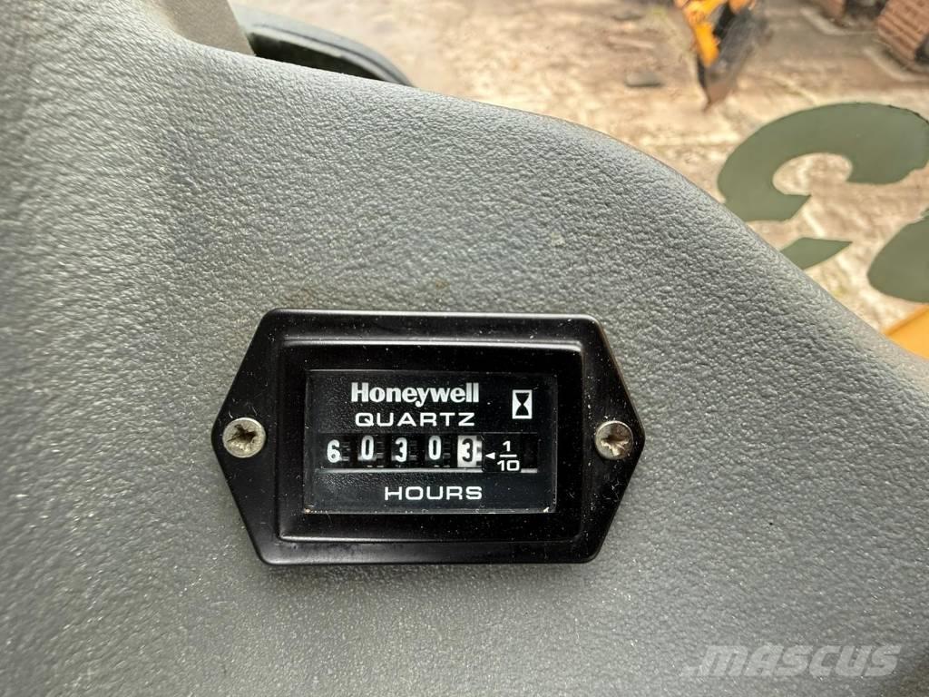 Komatsu WB 93 S-5 Kotrórakodók
