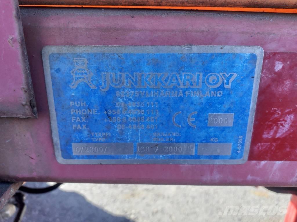 Junkkari 2300 / 15 / 3 Vontatott trágyaszórók