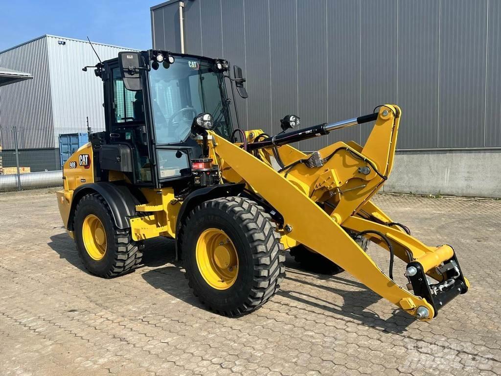 CAT 908 Gumikerekes homlokrakodók