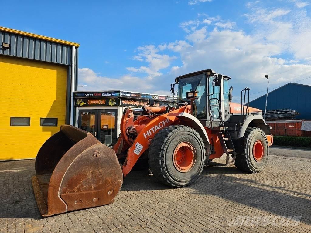Hitachi ZW220 Gumikerekes homlokrakodók