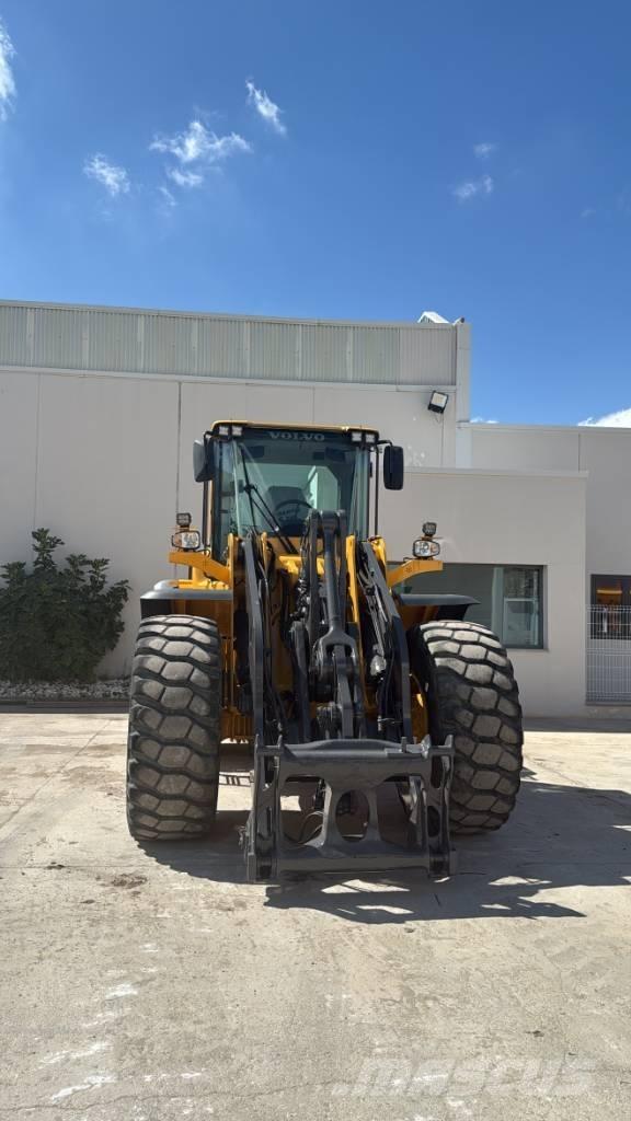 Volvo L 110 F Gumikerekes homlokrakodók