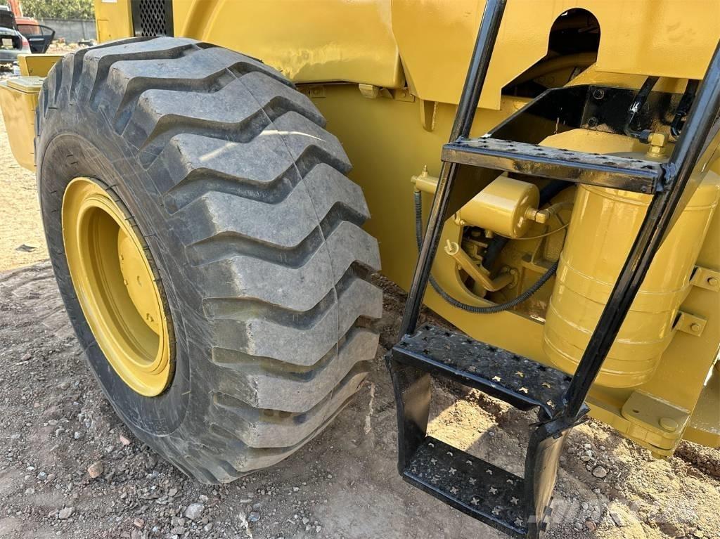 CAT 966 G Gumikerekes homlokrakodók