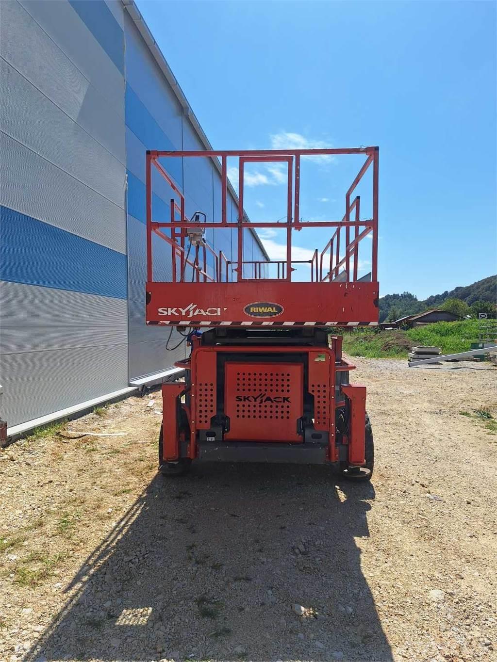 SkyJack 8841RT Ollós emelők