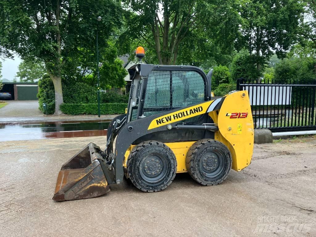 New Holland L 213 Kompaktrakodók