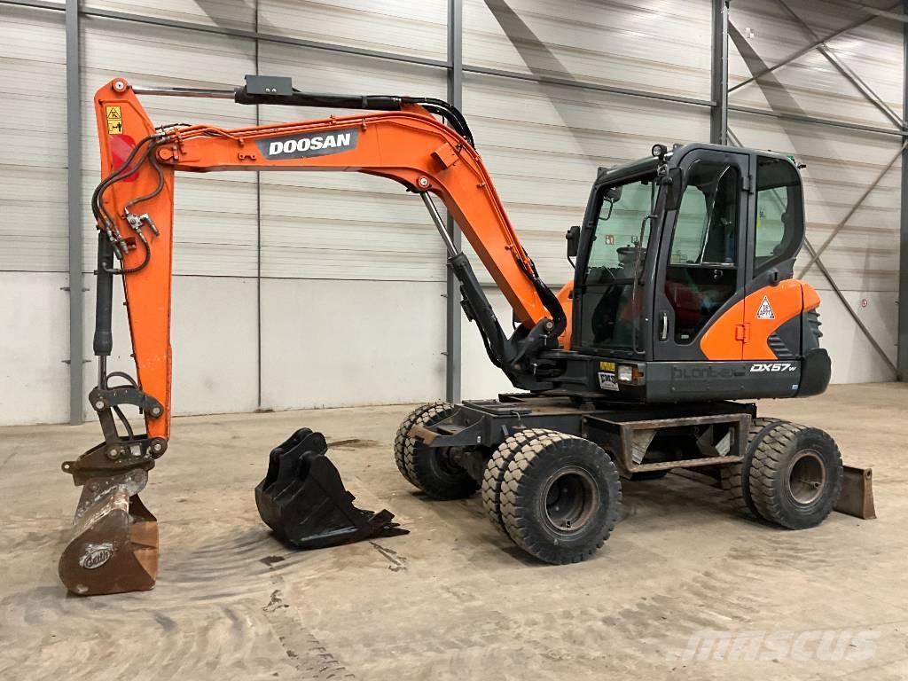 Doosan DX 57 W-5 Gumikerekes kotrók