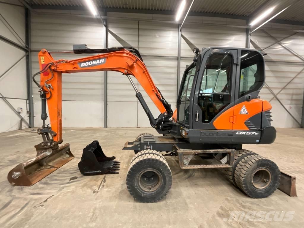 Doosan DX 57 W-5 Gumikerekes kotrók