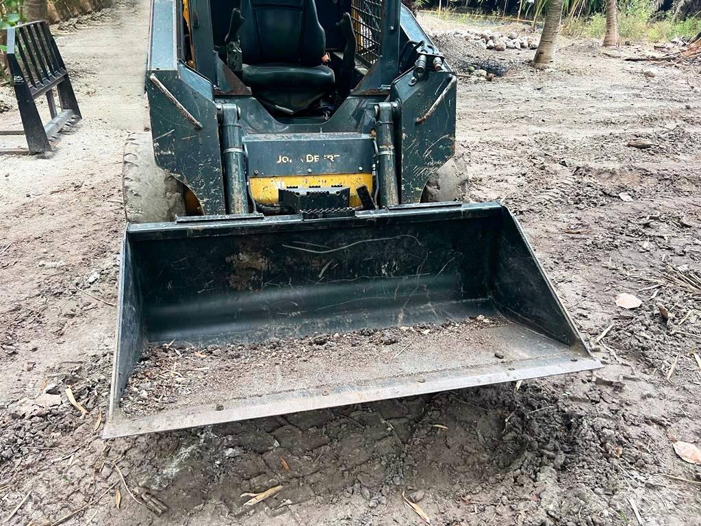 John Deere 312 Kompaktrakodók
