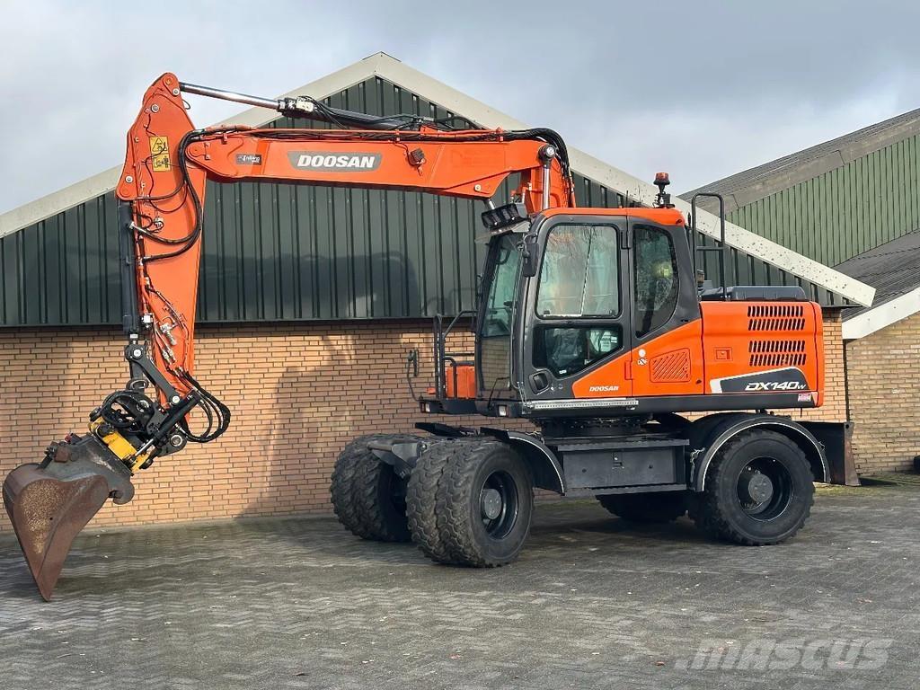 Doosan DX140W-5 Gumikerekes kotrók