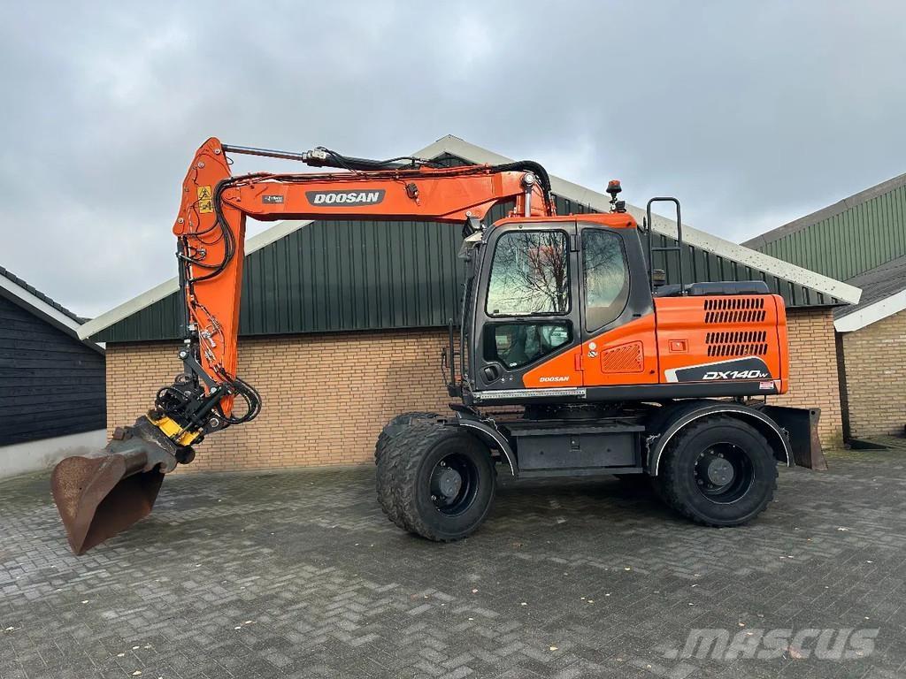 Doosan DX140W-5 Gumikerekes kotrók