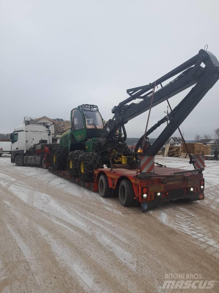John Deere 1070 E Betakarítók