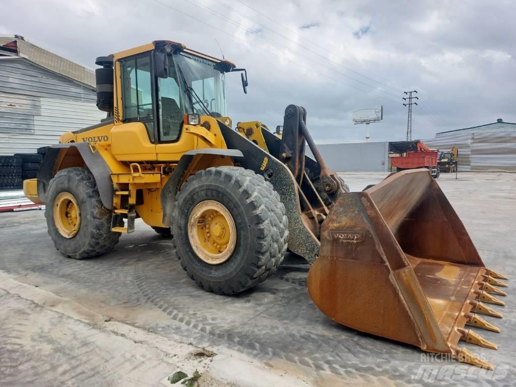 Volvo L 110 F Gumikerekes homlokrakodók